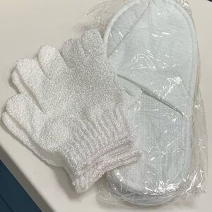 🩵 White Spa Slippers and Exfoliating Gloves Set
